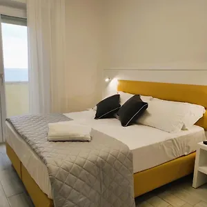 Gran San Bernardo - - Fronte Mare Con Cucina *** Риччоне